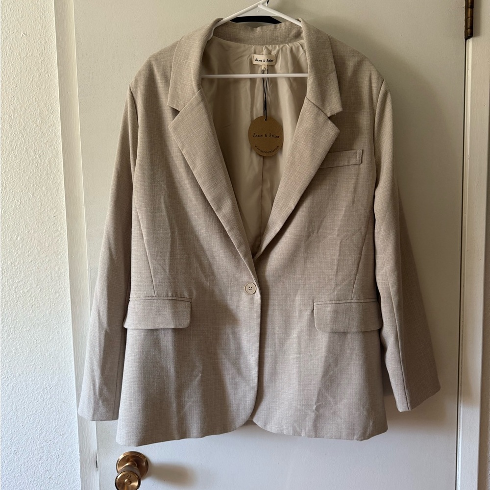 Aaron & Amber Women's Cream Blazer